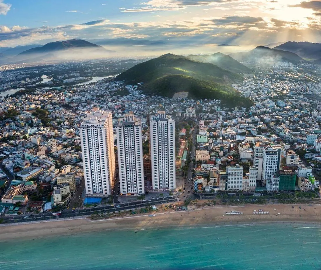 Iseaview Nha Trang Beach Apartment 0*,